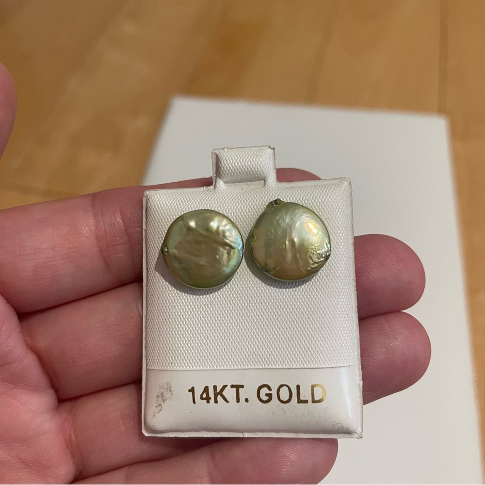 14KY coin shaped pearl studs - Picture 3 of 4